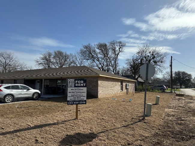 Building Photo - 407 S 4th Ave