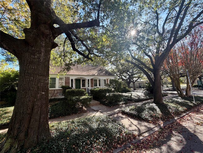 Foto del edificio - 1621 Cherryhurst St