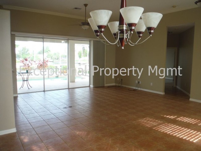 Building Photo - 4000 SW 27th Ct
