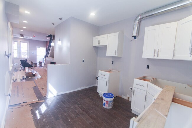 Foto del edificio - NEW CONSTRUCTION IN STRAWBERRY MANSION! 3 ...