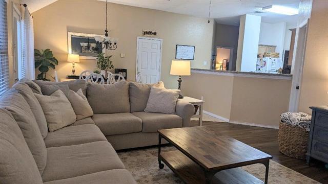 Foto del edificio - 1444 Mayflower Ln