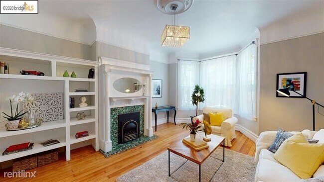 Foto del edificio - 3 br, 1 bath Townhome - 50 Moeller St