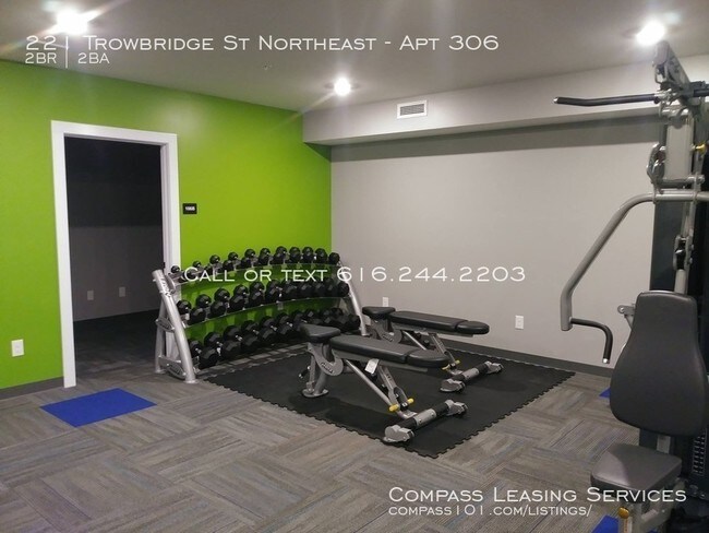 Building Photo - 221 Trowbridge St NE