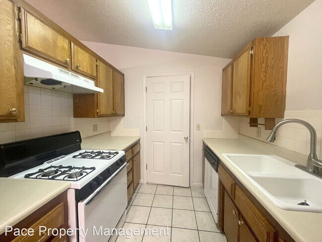 Building Photo - 3 br, 2 bath House - 1736 Walker Dr