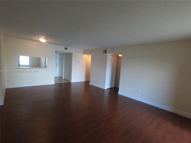 Foto del edificio - 5200 NW 31st Ave