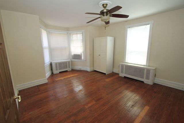 Bedroom 1 - 2428 Poplar St