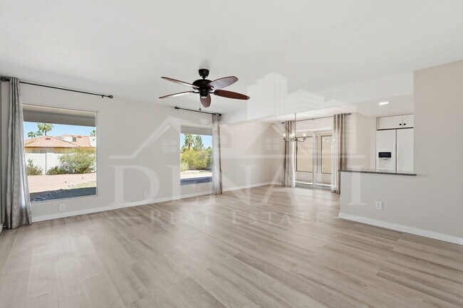 Foto del edificio - 10602 E Elmhurst Dr