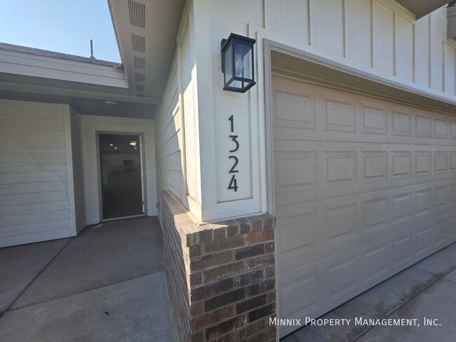 Building Photo - 1324 Hogback Wy