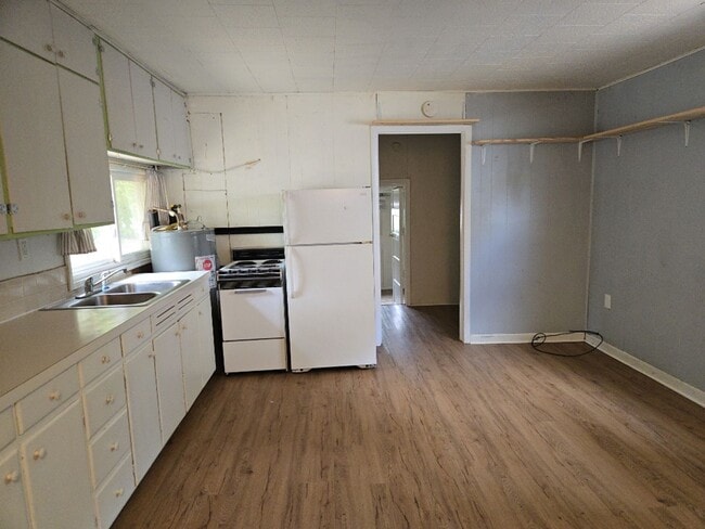 Building Photo - 1122 W Myrtle St