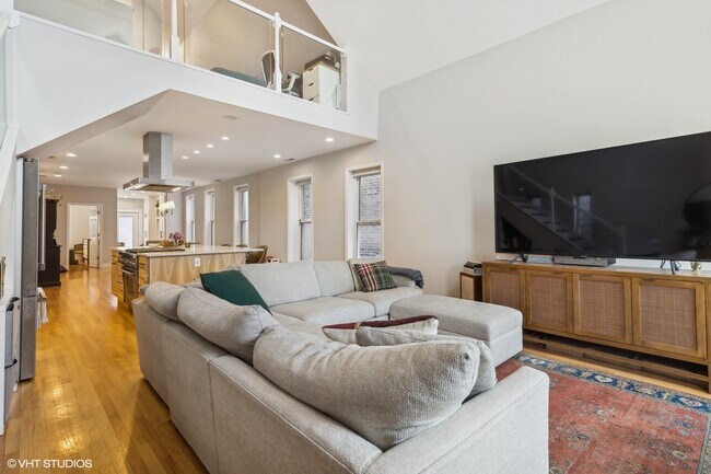 Foto del edificio - 1033 N Hermitage Ave