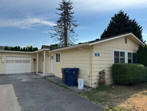 Building Photo - 980 E Sharon Ave