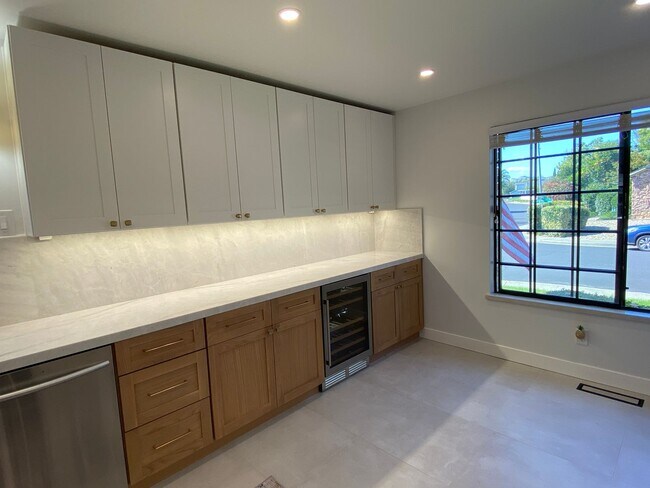 Foto del edificio - Stunning Home with Backyard Oasis with inground pool and spa