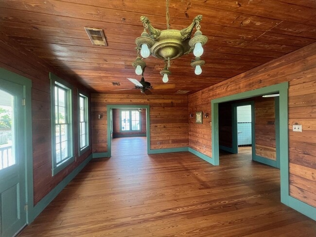 Building Photo - 618 Bayridge Rd