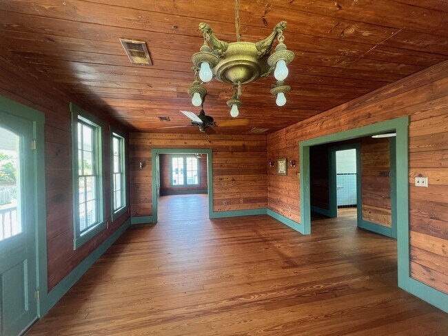 Foto del edificio - 618 Bayridge Rd
