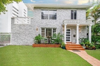 Building Photo - 320 SW 29th Rd