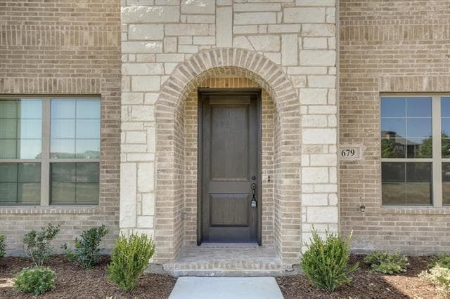 Building Photo - 679 Watersedge Ct