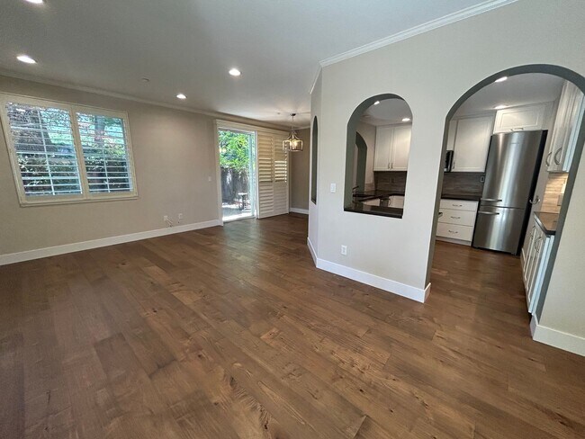 Foto del edificio - Beautiful 2 Bed, 2 Bath Single Story Condo...