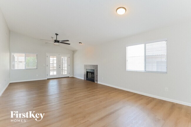 Building Photo - 2027 W Cholla Estate Dr