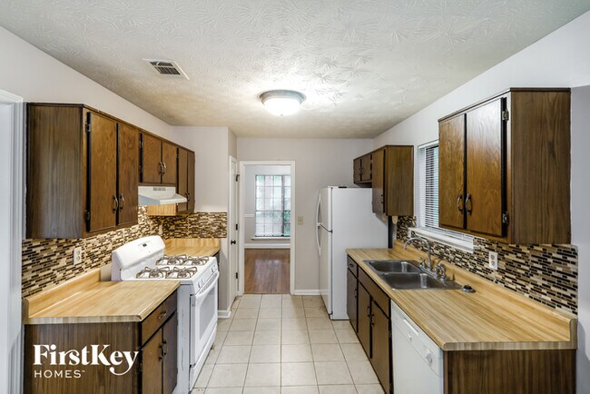 Building Photo - 2067 Walden Park Dr