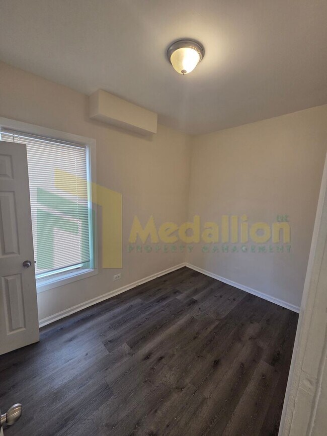 Foto del edificio - Spacious 3-Bedroom Home with Modern Update...
