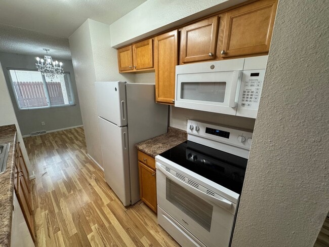 Building Photo - Move-In Ready 2 Bed Townhome | New Carpet | 2 Parking Spaces