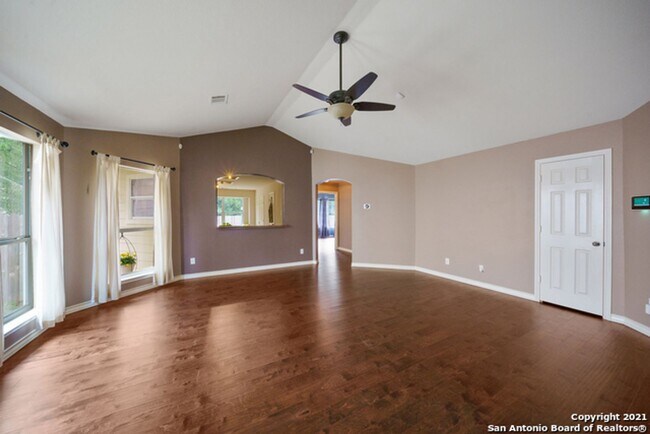 Foto del edificio - 9010 Hilltop Crossing Dr