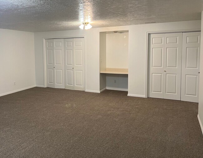Building Photo - 108 S Astor Ln
