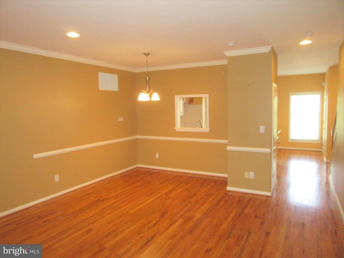 Primary Photo - 102 Pumpkin Patch Ln