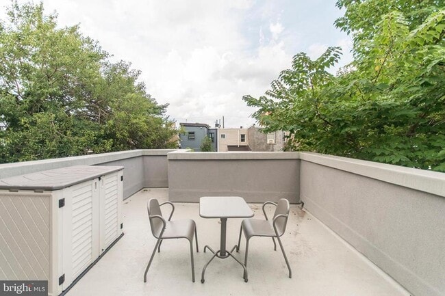 Photo - 2817 W Girard Ave Apartment