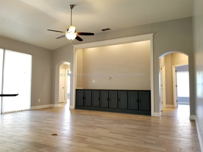 Building Photo - 7506 Lindenhurst Dr