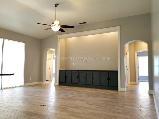 Foto del edificio - 7506 Lindenhurst Dr