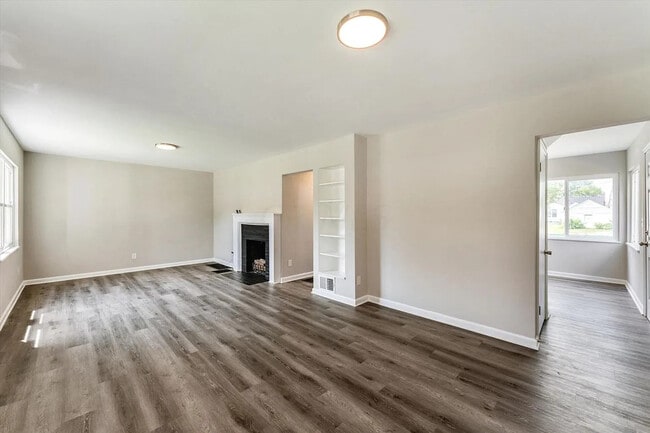 Building Photo - 1362 Clinton St