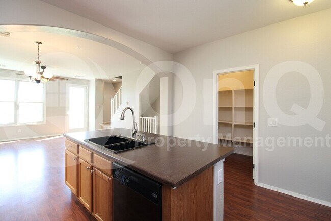 Foto del edificio - 3683 E Leslie Dr