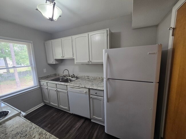 Foto del edificio - 4452 Baxter Rd