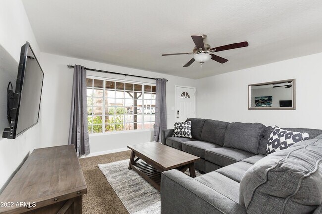 Foto del edificio - 7323 E Lewis Ave