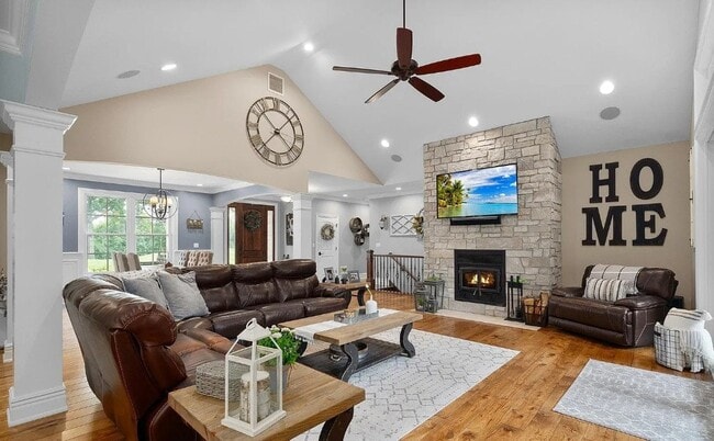Foto del edificio - 9N660 Whispering Springs Ln