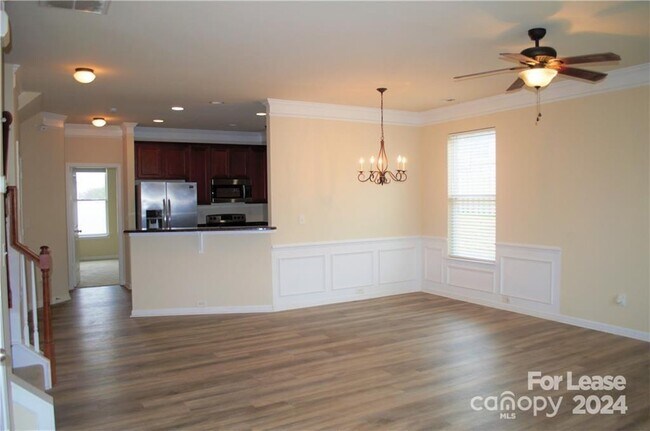 Building Photo - 2824 Birkhill Ln