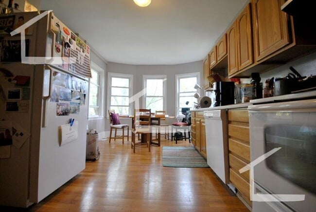 Building Photo - Fantastic Brookline 3 Bed in Washington Sq...