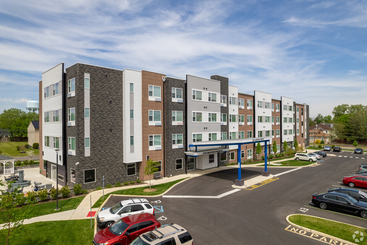 Foto principal - Newcomb Senior Apartments