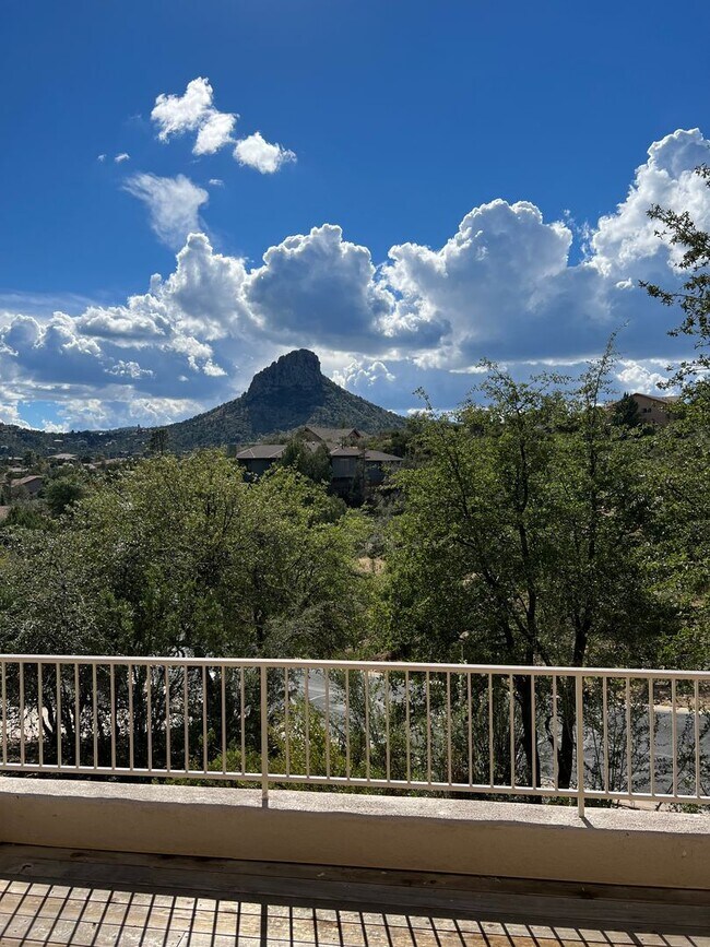 Building Photo - 3 Bedroom 2 Bath Home Overlooking Thumb Butte ~ Forest Trails