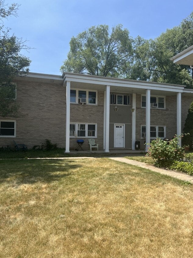 320 N Princeton Ave Unit D, Villa Park, IL 60181 Condo for Rent in