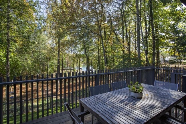 Building Photo - 8885 Bay Dr