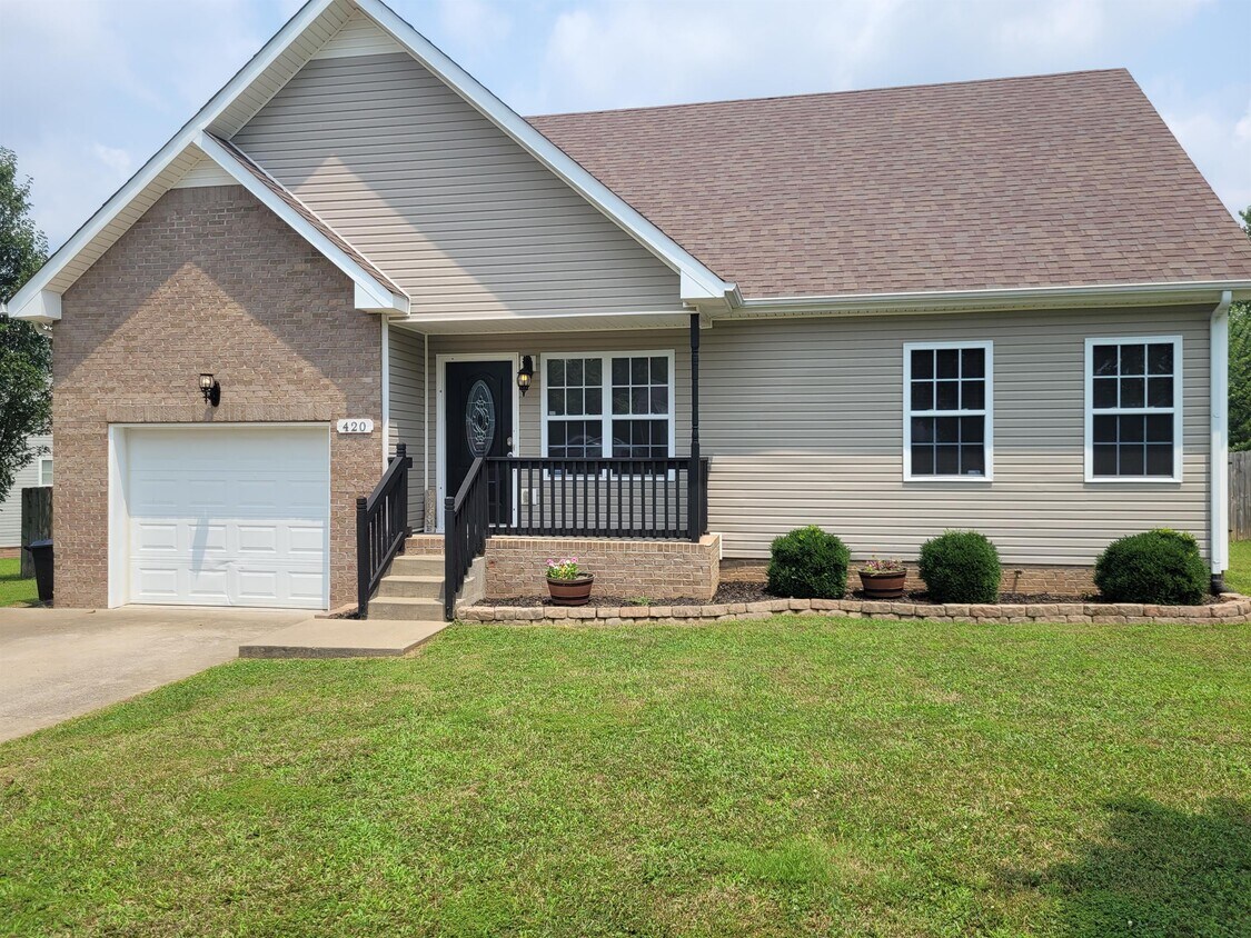 Primary Photo - 420 Piney Dr