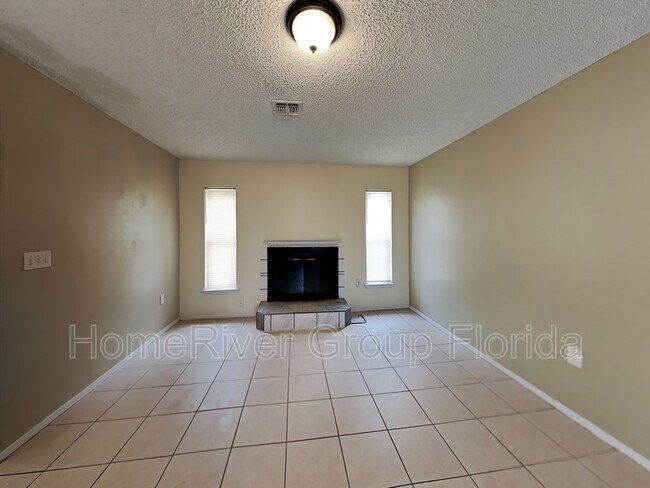 Foto del edificio - 3421 Cove Ct E