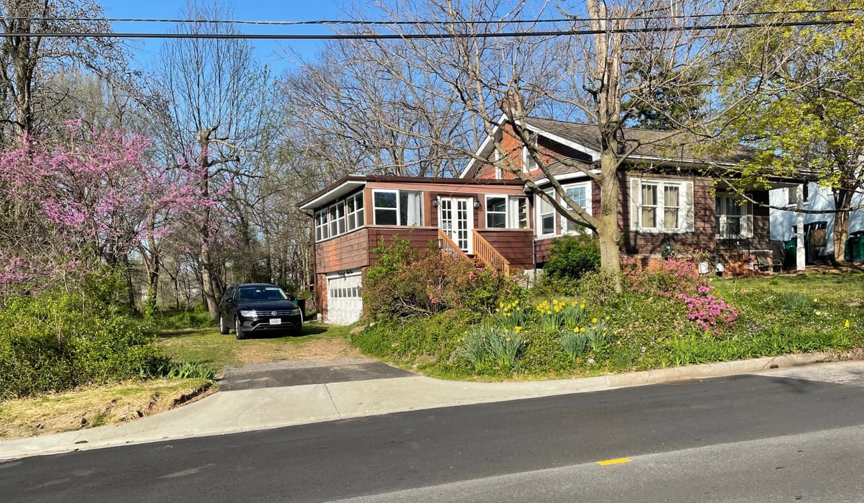 Primary Photo - 1439 Grant Rd