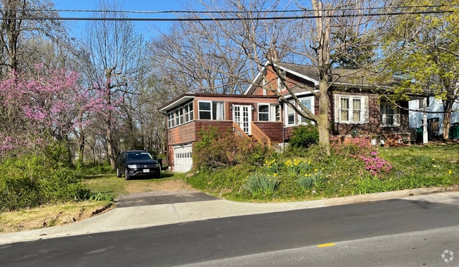 Building Photo - 1439 Grant Rd