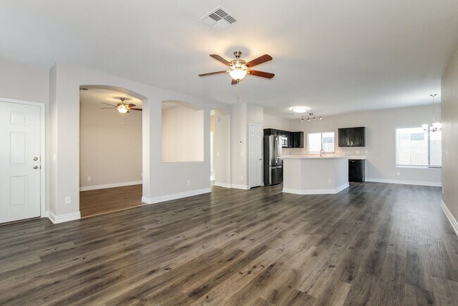 Foto del edificio - 14576 W Gelding Dr