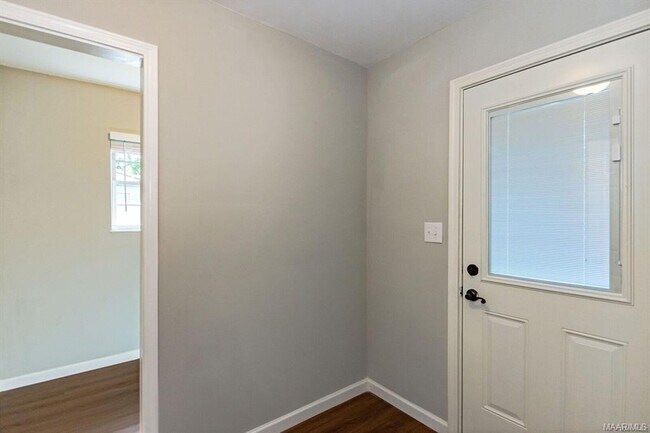 Building Photo - 1937 Cottingham Dr