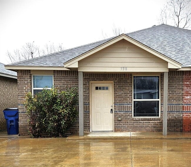 Building Photo - 338 Park Dr