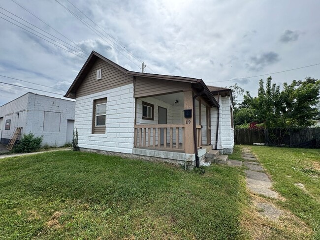 Photo - 119 W 39th St House